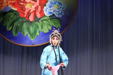 Luannan County - 15 Haziran 2015 'te Çin Pekin operası sahnesi, Luannan County, Hebei Eyaleti, Çin