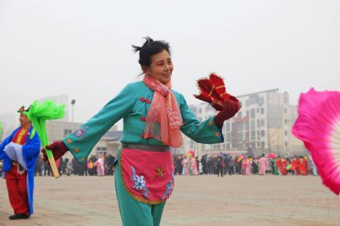 Luannan County - 4 Şubat 2017: Çinli Yangko performansı, Luannan County, Hebei Eyaleti, Chin