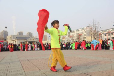 Luannan County - 7 Şubat 2017: Çinli Yangko performansı, Luannan County, Hebei Eyaleti, Chin