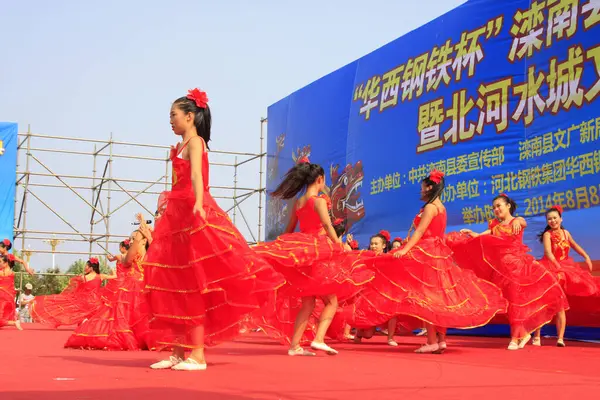 LUANNAN COUNTY - 10 AĞUSTOS: 10 Ağustos 2014, Luannan County, Hebei Eyaleti, Çin