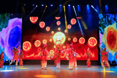 Luannan County - 23 Ocak 2017: Çocuk dans gösterisi, Luannan, Hebei, Chin