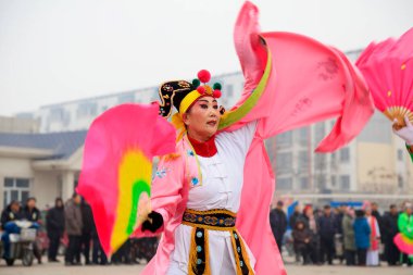 Luannan County - 4 Şubat 2017: Çinli Yangko performansı, Luannan County, Hebei Eyaleti, Chin