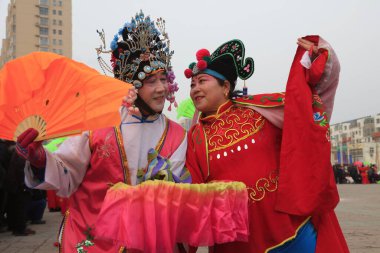 Luannan County - 7 Şubat 2017: Çinli Yangko performansı, Luannan County, Hebei Eyaleti, Chin