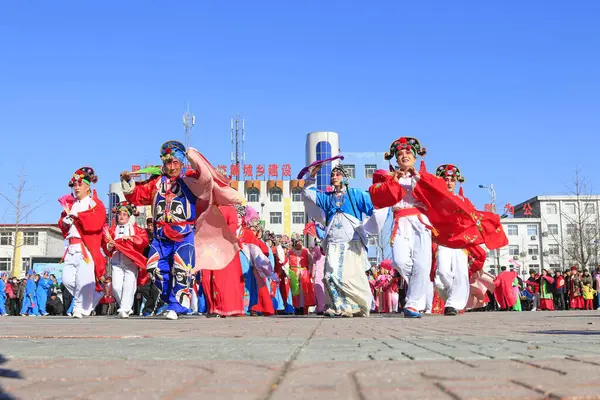 Luannan İlçesi - 17 Şubat: Çin geleneksel Yanko halk dansları gösterisi, 17 Şubat 2016, Luannan County, Hebei Eyaleti, Çin
