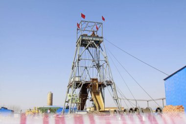 MACHENG - 6 Mart 2014 tarihinde Macheng demir madeninde sondaj sondajı, Luannan County, Hebei Eyaleti, Chin