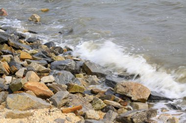 Fotoğraf, dalga ve kayaya yakın çekim