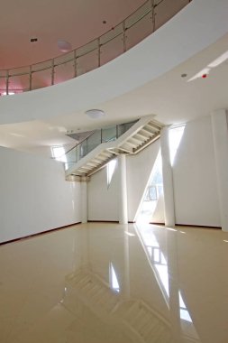 LUANNAN COUNTY - 18 Eylül 2014 'te bir sanat galerisinde merdivenler ve pencereler, Luannan County, Hebei Eyaleti, Çin