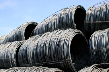 İnşaat alanındaki çelik çubuk, fotoğrafa yakın çekim.