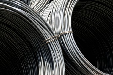 İnşaat alanındaki çelik çubuk, fotoğrafa yakın çekim.