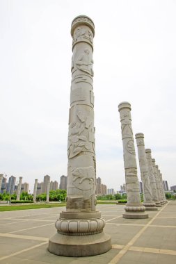 Parkta totem direkleri, fotoğrafa yakın çekim