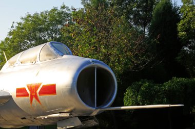 Çinli emekli savaş uçakları parkta.