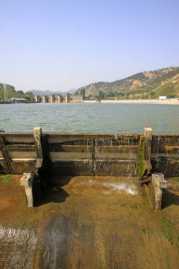 Büyük Duvar manzaralı alan rezervuarı