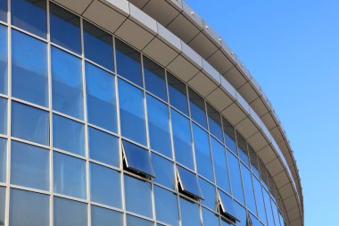 Binanın dışındaki pencere.