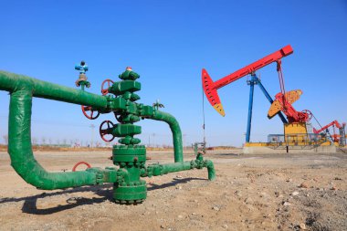 Petrol boru hattı ve pompalama ünitesi, fotoğrafa yakın çekim