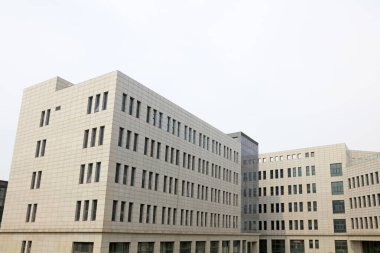 Ofis binası görüntüsü, fotoğrafa yakın çekim.