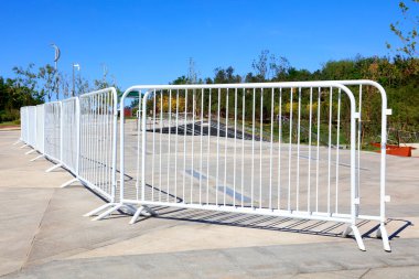 Beyaz metal ray, fotoğrafa yakın çekim.