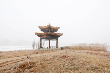 Park köşkünün kış manzarası