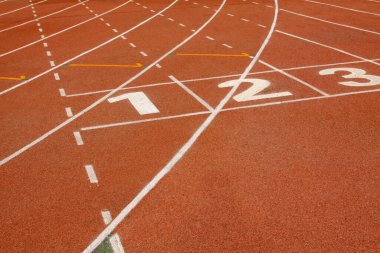 Spor zemin kırmızı plastik pist bir ortaokul