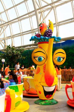 17 Mayıs 2014 'te, Mutlu Vadi' deki oyun parkında büyük eğlence tesisleri, Tianjin, Çin.