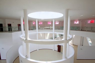 LUANNAN COUNTY - 18 Eylül 2014 'te Hebei Eyaleti, Çin' deki bir sanat galerisinde iç halka yapısı inşa etmek