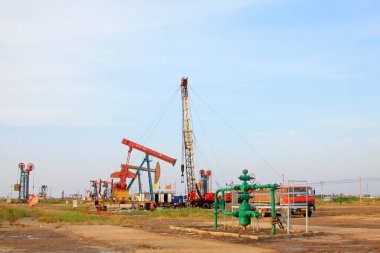 CAOFEIDIAN - 27 Eylül: JiDong petrol sahasında petrol sondajı sahnesi, 27 Eylül 2014, Caofeidian City, Hebei, Çin.