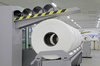 Üretim hattında pamuk iplikleri, fotoğrafa yakın çekim