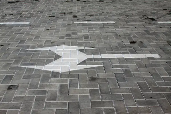 Etiketlenecek nokta, asfalt yolda trafik işaretleri