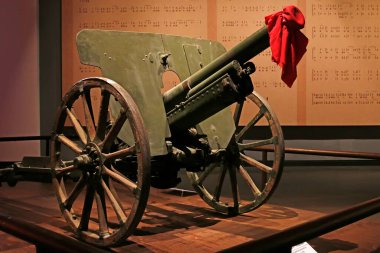 Dağ silahı, fotoğrafa yaklaş.