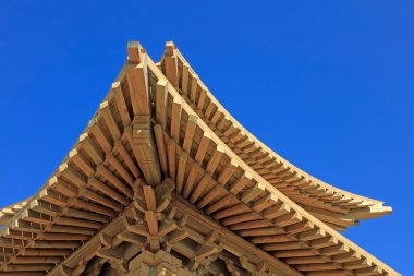 Köşk açısı ahşap saçaklar