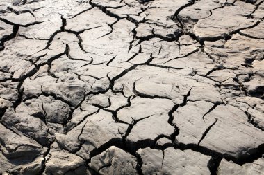 Kurumuş toprak, fotoğrafa yakın çekim.
