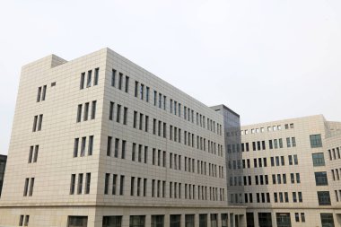 Ofis binası görüntüsü, fotoğrafa yakın çekim.