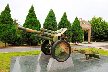 Parkta ağır silahlar var.