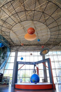 Bir bilim müzesinde manyetik havalanma mehtabı gösteri aracı