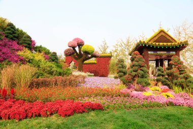 Çin klasik mimarisi eşit düzeyde.