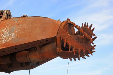 Kesicinin kesicisi, Çin 'de.