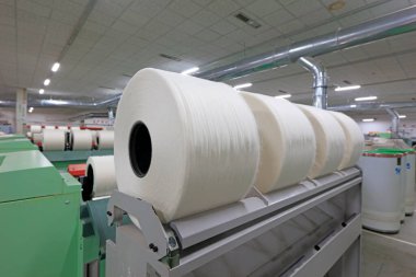 Dönen makinede pamuk ipliği