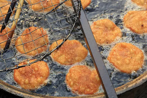 Çin geleneksel atıştırmalıkları kızarmış kek.