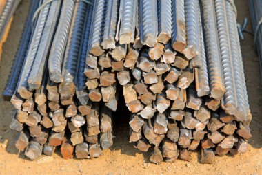 çapraz kesit paslı yüksek gerilebilen çelik bar inşaat sitesinde 