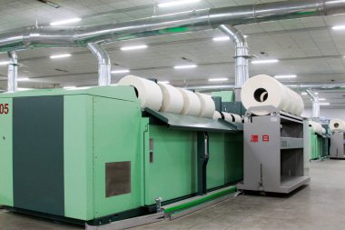 Çin 'de dönen bir değirmende pamuk ipliği