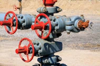 Gri çizgi ve kırmızı el tekerleği, fotoğrafa yakın çekim