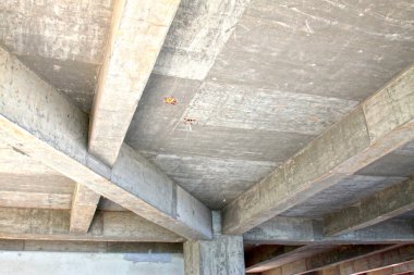 Bitmemiş beton döküm salonu, fotoğrafın yakın çekimi