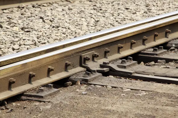 Demiryolu raylarının kapatılması, geleneksel demiryolu tipi