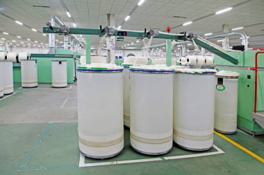 Yapım atölyesinde dönen makineler ve ekipmanlar, Luannan ilçesi, hebei bölgesi, Çin