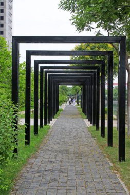 Parktaki koridor manzarası mimarisi