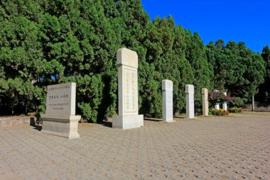 Çin parktaki antik anıtlar