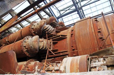 Boş çimento fabrikası fırın makineleri, fotoğrafa yakın çekim.