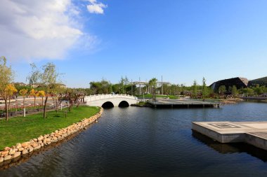 Çin geleneksel taş kemer köprüsünün mimari manzarası