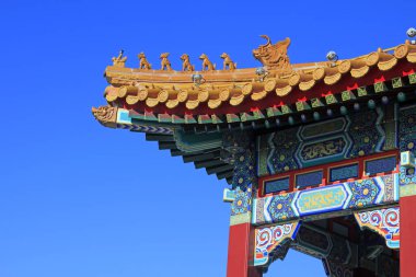 Kaplamalı fayanslar saçaklar ve boyalı yapılar