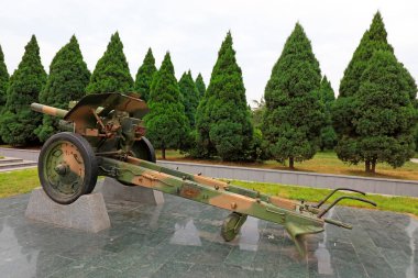 Parkta ağır silahlar var.