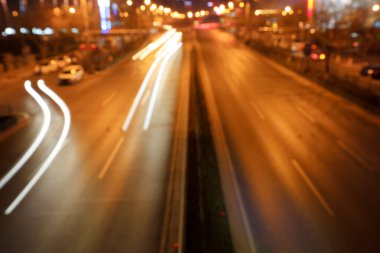 Şehir gecesi sahnesi, fotoğrafa yakın çekim.